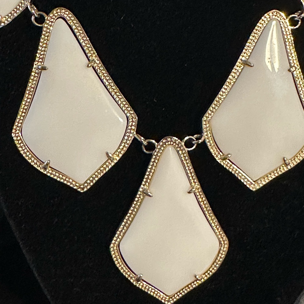 VGUC Vintage Kendra Scott Kensey Statement Necklace - White/Gold - Picture 3 of 4